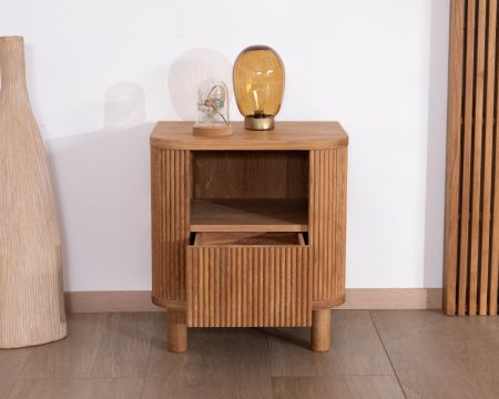 Comodino "Winton" in rovere oliato con rilievo striato 1 cassetto
