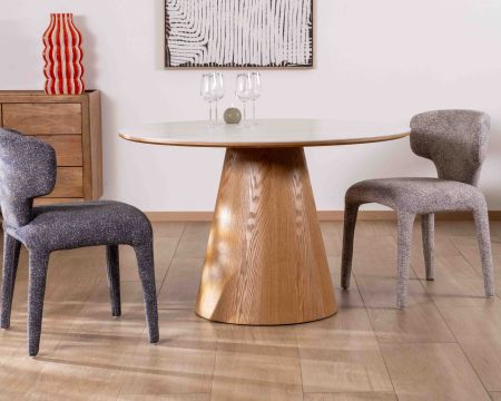 Tavolo rotondo "Oria" da 120 cm con piano in ceramica effetto marmo bianco e gambe in rovere