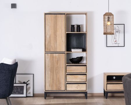 Mobile contenitore alto "Bocca" in legno di mango naturale e nero dal design raffinato