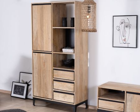 Mobile contenitore alto "Bocca" in legno di mango naturale e nero dal design raffinato