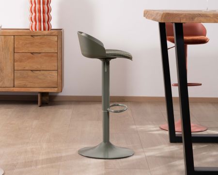 Sgabello da bar regolabile in altezza "Oja" in verde salvia - design elegante e contemporaneo