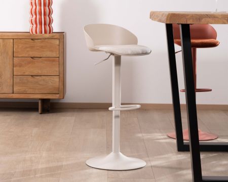 Sedia da bar regolabile in altezza "Oja" dal design elegante, seduta in tessuto beige sabbia