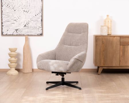 Poltrona lounge girevole e reclinabile "Mado" in tessuto bouclette color tortora, design confortevole e avvolgente