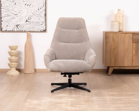 Poltrona lounge girevole e reclinabile "Mado" in tessuto bouclette color tortora, design confortevole e avvolgente