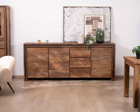 Credenza a 3 ante "Kayoa" in teak massiccio con un'atmosfera chic e naturale
