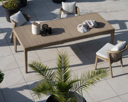 Tavolo da pranzo per esterni da 240 cm in teak "Verona" con finitura sabbiata e ingrigita