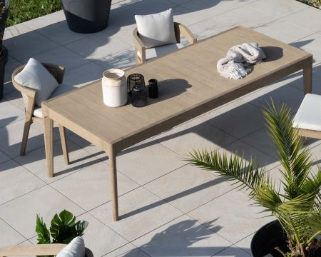 Tavolo da pranzo per esterni da 240 cm in teak "Verona" con finitura sabbiata e ingrigita