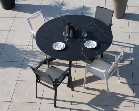Tavolo rotondo "Chinon" in ceramica nera e alluminio 160 cm