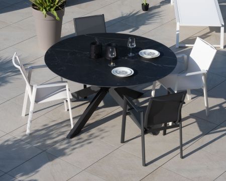 Tavolo rotondo "Chinon" in ceramica nera e alluminio 160 cm