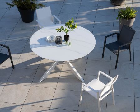Tavolo rotondo "Chinon" in ceramica bianca e alluminio da 160 cm