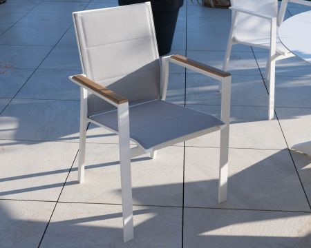 Sedia da pranzo per esterni "Dolce Vita" in alluminio bianco con braccioli in teak 