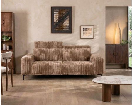 Divano a 3 posti "Utsun" in ampio velluto cammello con poggiatesta ribaltabili