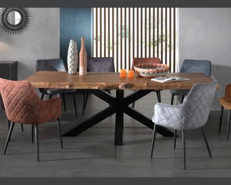 Tavolo in legno massiccio di recupero "Valley" con gambe a stella in metallo nero 200 cm