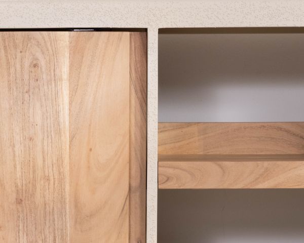 Mobile sottolavabo da 140 cm da appendere “Miona”, dal design organico e dall’effetto cemento sabbiato
