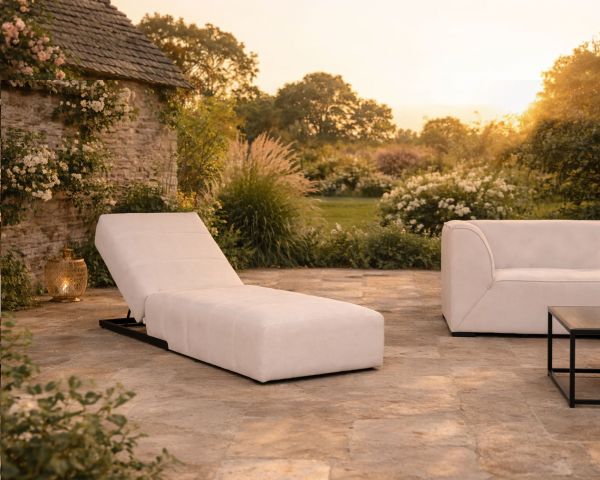 Lettino prendisole in elegante tessuto crema con cuciture esterne speciali "Sunset Bay"