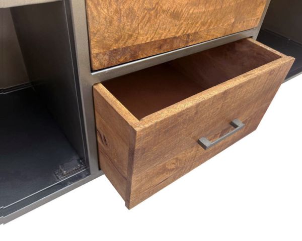Credenza bassa industriale "Vista" in metallo grigio e legno massiccio di mango