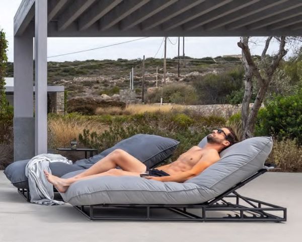 Lettino lounge doppio "Sipura Island" in alluminio e tessuto per esterni grigio chiaro