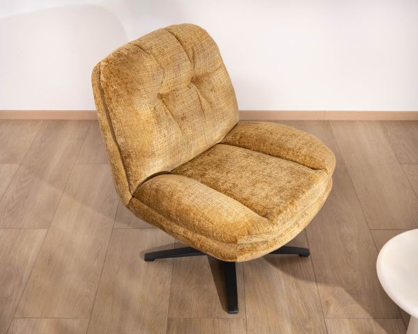 Panama", poltrona girevole giallo senape in stile vintage, comfort avvolgente a 360°