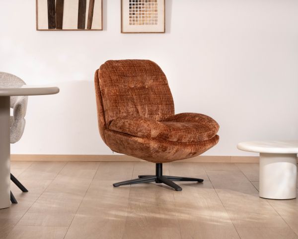 Poltrona girevole a 360° "Panama" in tessuto bouclé terracotta, seduta morbida e design avvolgente