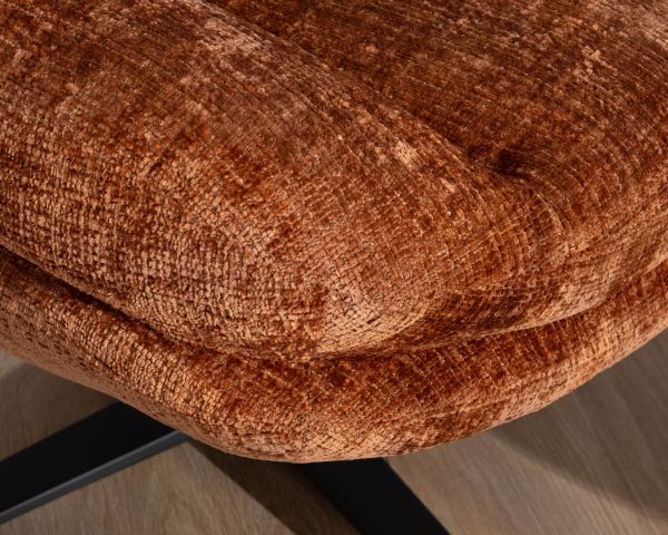 Poltrona girevole a 360° "Panama" in tessuto bouclé terracotta, seduta morbida e design avvolgente