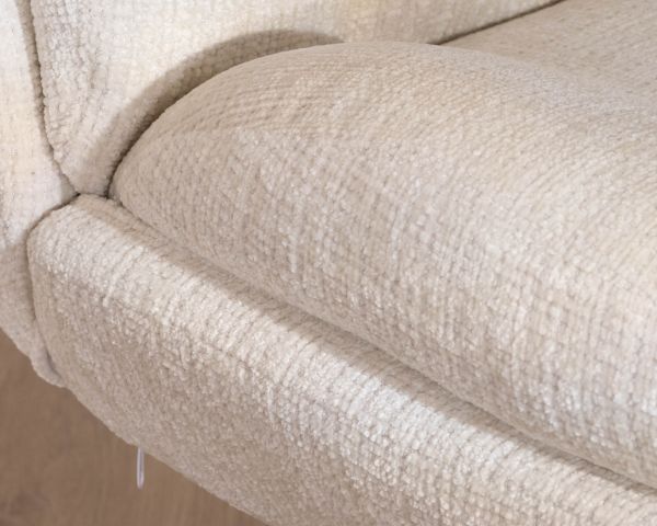 Poltrona lounge girevole "Panama" in tessuto boucle scandinavo ecru