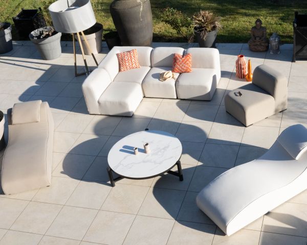 Elemento di seduta per divano modulare da esterno in tessuto taupe "Miroly Bay" dal design organico