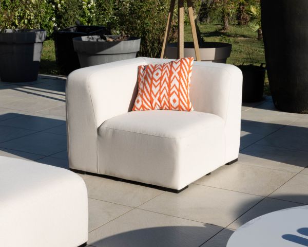Modulo d'angolo per divano modulare da esterno "Miroly Bay" in tessuto crema dal design organico