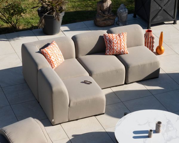 Modulo angolare in tessuto beige per il divano modulare da esterno "Miroly Bay" dal design organico