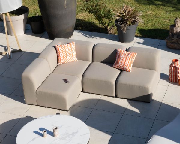 Modulo angolare in tessuto beige per il divano modulare da esterno "Miroly Bay" dal design organico