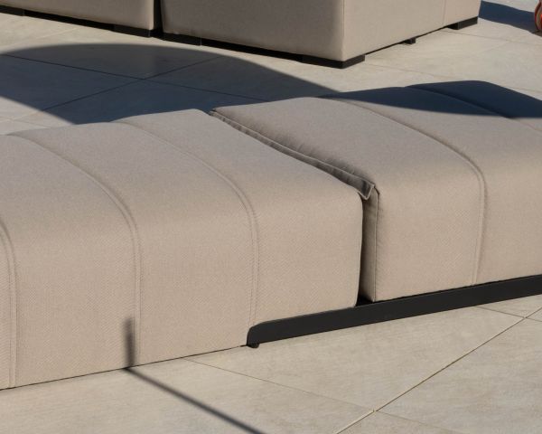 Lettino prendisole dal design elegante in tessuto speciale per esterni "Sunset Bay" color tortora con impunture