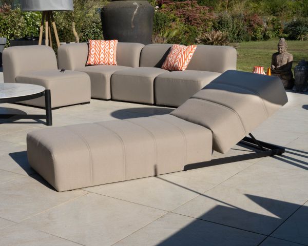 Lettino prendisole dal design elegante in tessuto speciale per esterni "Sunset Bay" color tortora con impunture