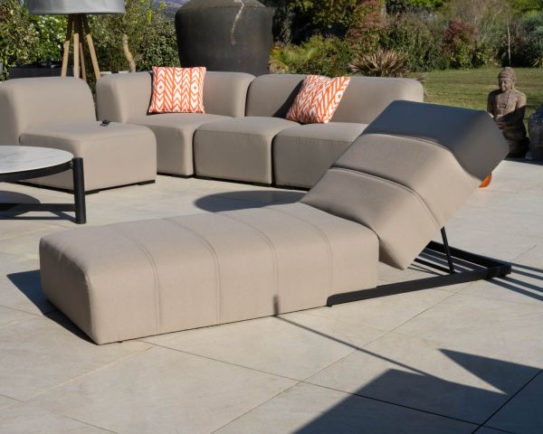 Lettino prendisole dal design elegante in tessuto speciale per esterni "Sunset Bay" color tortora con impunture