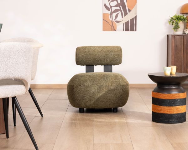 Poltrona bassa dal design moderno e organico "Luno" in tessuto bouclette kaki