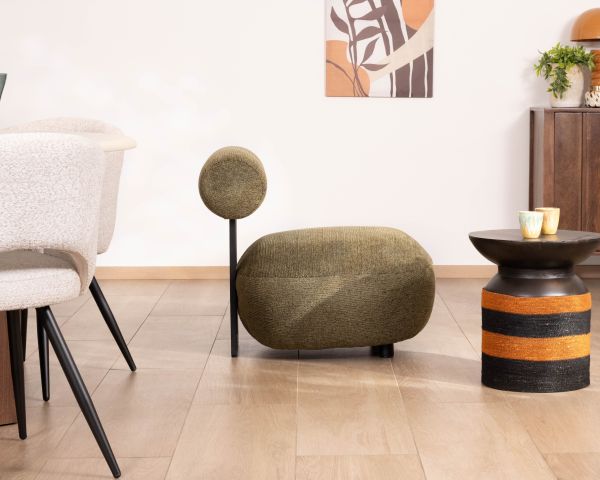 Poltrona bassa dal design moderno e organico "Luno" in tessuto bouclette kaki
