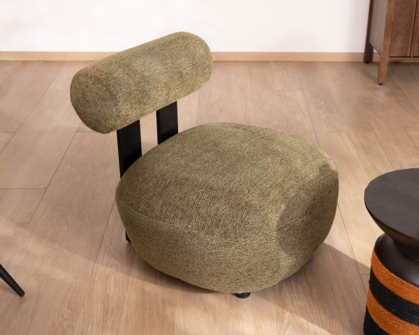 Poltrona bassa dal design moderno e organico "Luno" in tessuto bouclette kaki