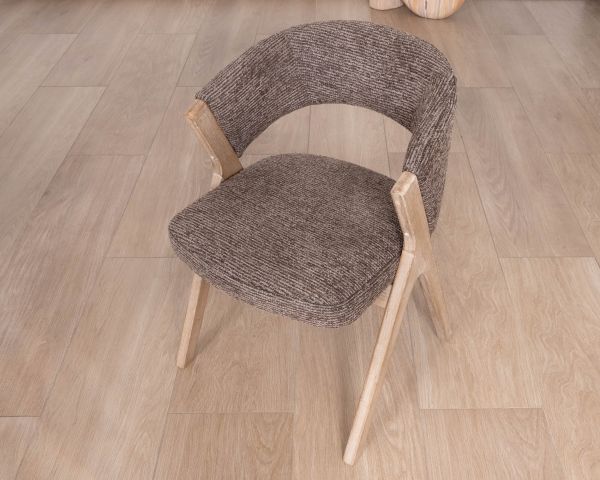 Set di 2 sedie contemporanee "KYARA" in tessuto marrone cacao, dalla silhouette accogliente e dalla seduta confortevole