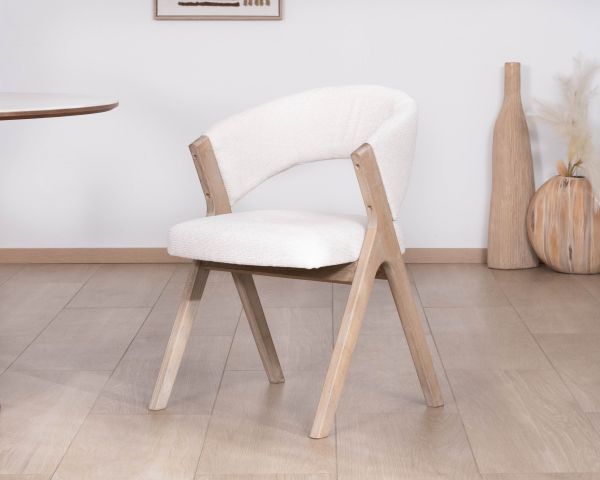 Set di 2 sedie da pranzo in stile japandi "Kyara" in tessuto écru naturale e legno di albero della gomma