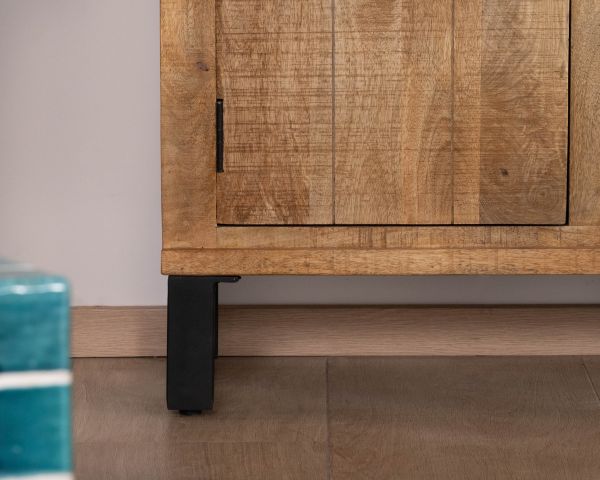 Credenza contemporanea in legno massello di mango a 3 ante con vetrina “Manelo” da 175 cm