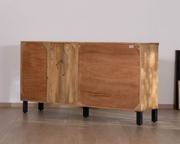 Credenza contemporanea in legno massello di mango a 3 ante con vetrina “Manelo” da 175 cm