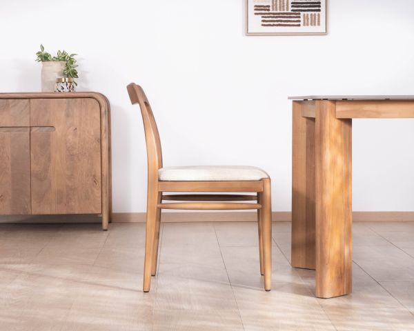 Sedia da pranzo dal design essenziale in legno tinto noce con seduta in tessuto color talpa "Vogue"