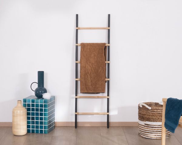 Scala in rattan con finitura bicolore naturale e nera “Solira” 150 cm