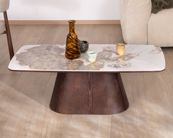 Tavolino con piano in ceramica effetto pietra naturale “Oria” e base centrale effetto wengé