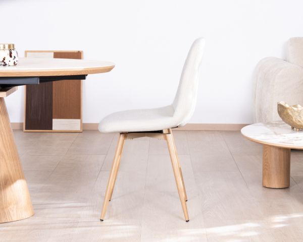 Set di 4 sedie girevoli in stile scandinavo "Noma" in tessuto écru, con gambe in finitura rovere