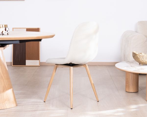 Set di 4 sedie girevoli in stile scandinavo "Noma" in tessuto écru, con gambe in finitura rovere