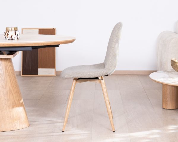 Set di 4 sedie girevoli in stile "soft seating" "Noma" in tessuto grège melange, con gambe con finitura rovere