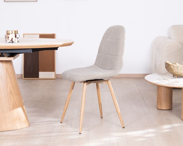 Set di 4 sedie girevoli in stile "soft seating" "Noma" in tessuto grège melange, con gambe con finitura rovere
