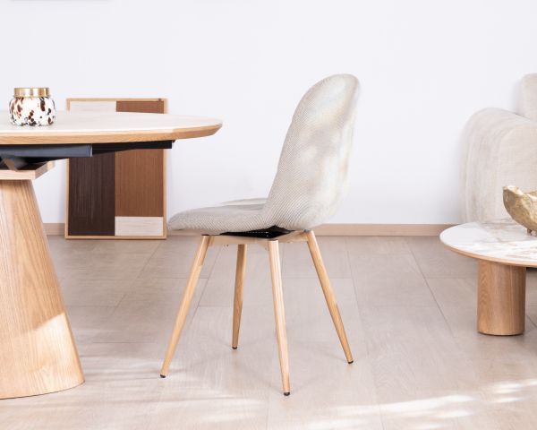 Set di 4 sedie girevoli in stile "soft seating" "Noma" in tessuto grège melange, con gambe con finitura rovere