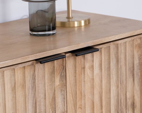 Credenza a 3 ante "Lanora" in legno massiccio di mango con frontali scanalati Stile contemporaneo Japandi