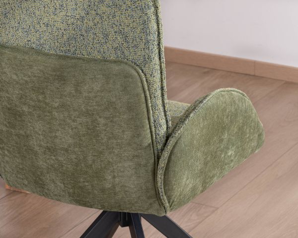 Set di 2 sedie "Eddy" in tessuto morbido verde con braccioli e base girevole in metallo