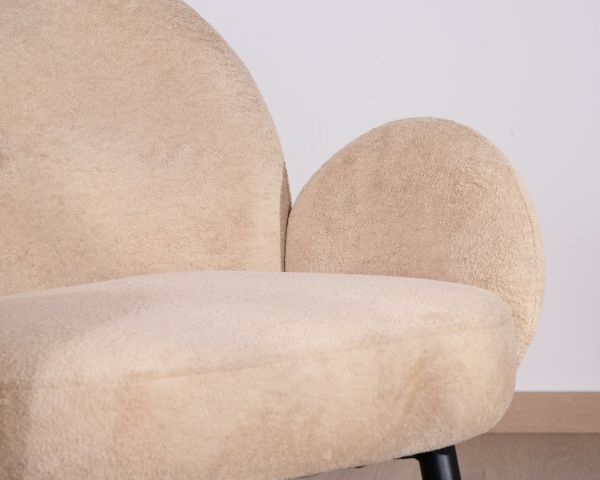 Poltrona in stile scandinavo "Luno" in morbido tessuto beige